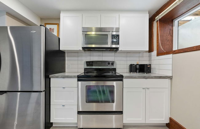 NEW Near Golf Yoga Classes Private Suite Wine - Photo 17