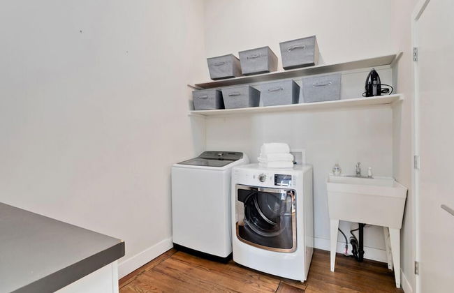 The Penthouse Loft in the Heart of Old Town! - Photo 28