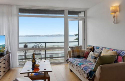 Seaside Rendezvous - Sleeps 7, Sea Views & Parking - Foto 1