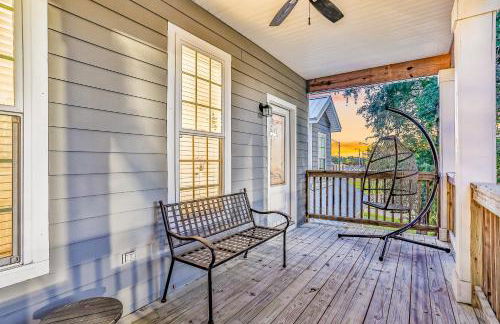 Updated, dog-friendly gem w/fenced yard, foosball & pool tables, WiFi, fireplace - Foto 29