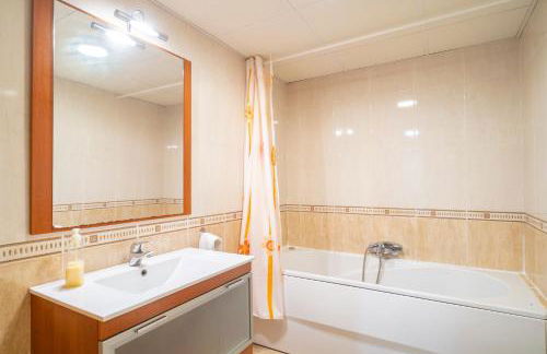 Amplio piso con 4 habitaciones para disfrutar de Málaga con parking gratuito - Photo 54