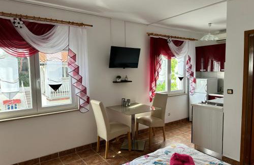 Studio Apartment near Beach Petrčane - Quiet & Central - Unit 2 - Foto 16