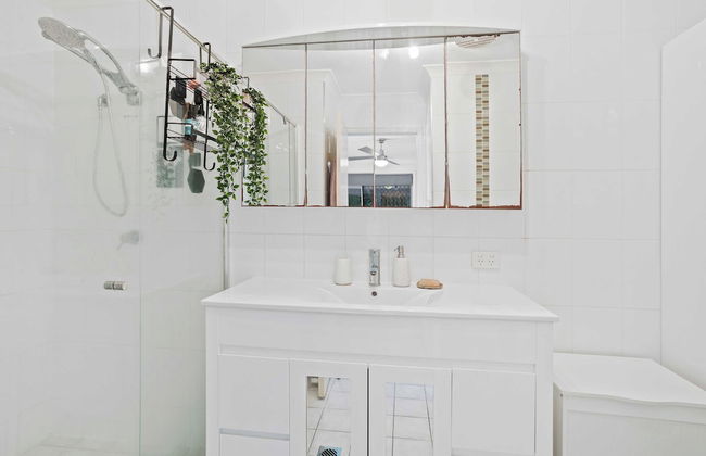 Waterfront Canal Escape in Burleigh - Photo 10