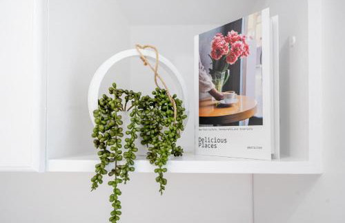 5 Min to Heathrow & Uxbridge Station with Parking - Photo 11