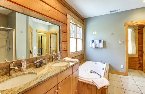 Family Cabin with Private Hot Tub and Views in Boone! - Foto 22