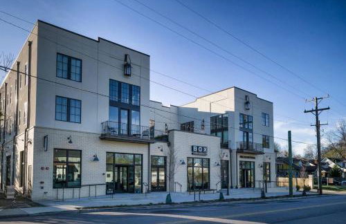 Upscale 12 South Penthouse with 2 Kings, Balcony 1 of 7 Themed Lofts at Cowrite, Find Coffee and Tacos Downstairs, Complimentary Spin Class, Walk to Shopping in 12 South, 10 Minutes to Broadway, Parking, 24 Hr Hospitality - Foto 23