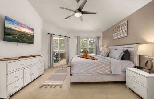 Modern Retreat Pool and Game Room - Foto 46