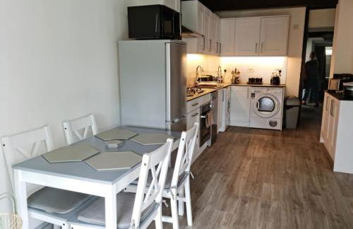 A Bright and Spacious Gem - Foto 7