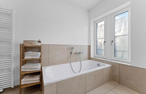 Iller Homes Memmingen - Moderne Fewos mit Terrasse für bis zu 7 Pers mit Parkplätzen - Foto 16