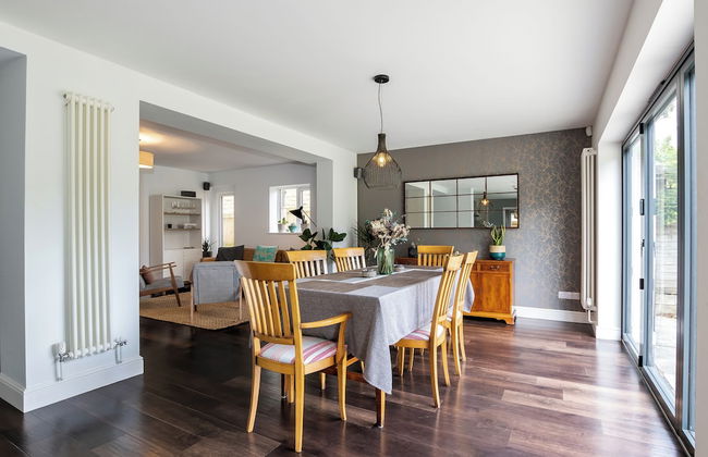 Stunning 5 Bed in the Centre of Bourton - Photo 26