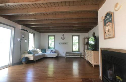 Stunning Spacious Cape Cod House with Water Views - Foto 28