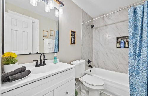 The Happy Place: 3BR Home on Quiet Street - Foto 10