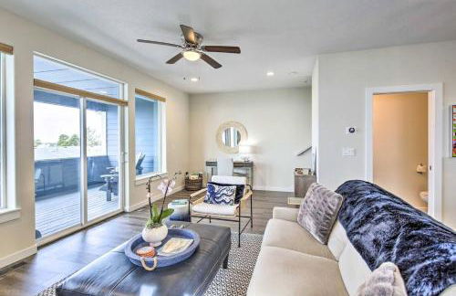 The Moby House Coastal Retreat with Ocean Views & Hot Tub - Foto 5