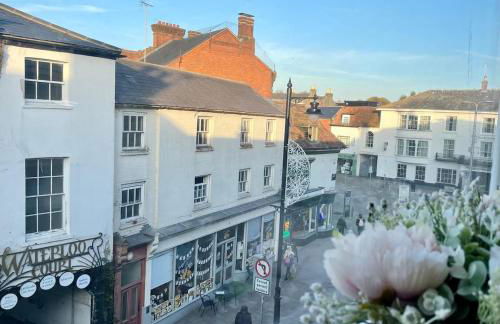 Studio Flat with Parking Off High St - Photo 7