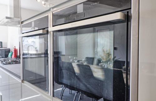 Large Southend Beach House Sleeps 8 Free Parking x 2 Perfect for Contractors 4 King Beds or 8 Single Beds by The Opulent Property Project UK - Foto 15