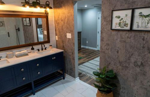 A Cabin in the City with a 5 Star Lush Backyard - Foto 58