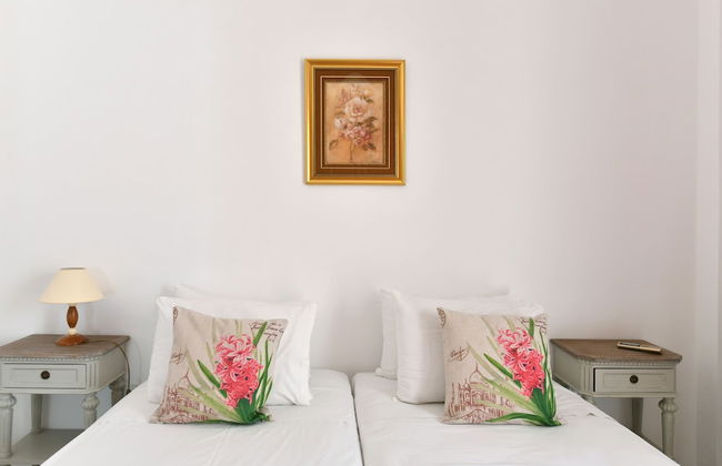 Hara Studios and Apartments - Photo 11