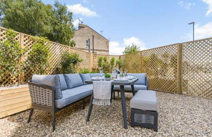 Elegant Garden Apartment, Private Parking & EV Charger, Walk to Town - Foto 2