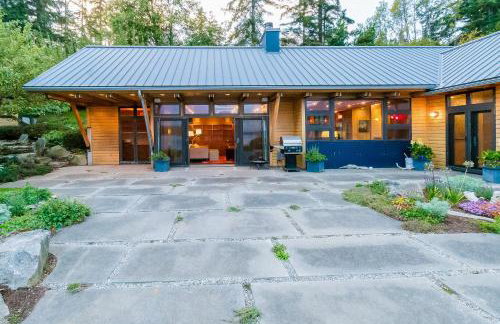 Fidalgo Island Waterfront Stunner - Photo 35