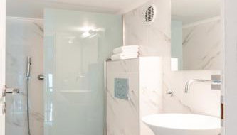 Beachfront apartment at Neorio Beach - Foto 5, Shower