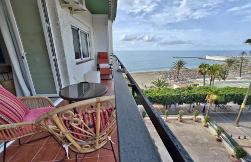 Boho Chic Apt, Frontline Sea & Paseo Views - Photo 21