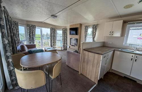 Stunning 8 Berth Caravan With Decking And Unlimited Wi-Fi, Ref 71012P - Foto 10