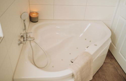 Malerisch am See mit Kamin, Sauna & Whirlpool - Foto 11