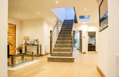 Hot Tub/Football Court/Sleeps 12/Luxury Villa - Photo 25