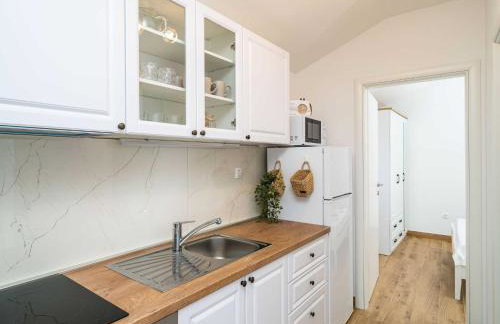 Apartments Lovro - One bedroom apartment with Balcony and Sea View 3 - Photo 3