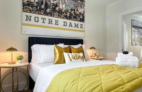 Step into School Spirit at the Golden Dome Getaway - Foto 55