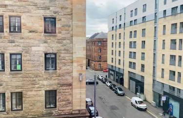 2 Bedroom Modern stylish Apt in Glasgow City Centre - Photo 25