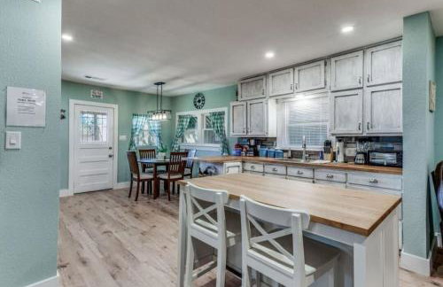 Stockyards! Less than 3 mins-Sleeps 8 -Gable House - Photo 5