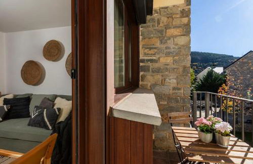 El Nido del Pirineo Estilo y Calidez en Villanúa - Foto 14