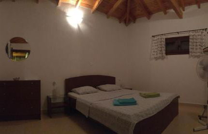 Stone house under a rock Kukos - Foto 6