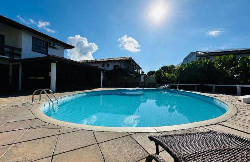 Apartamento com piscina e acesso exclusivo à praia Ambiente confortável, com colchões e travesseiros de qualidade, em uma localização estratégica, perto de tudo para você aproveitar sem precisar de carro - Foto 2