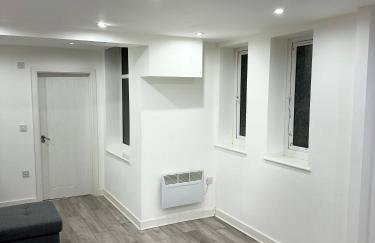 Epsom High Street Apartment 2 - Photo 4