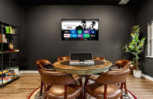 Spacious Retreat with Pool & Hot Tub - 10 Minutes to Downtown - Foto 29