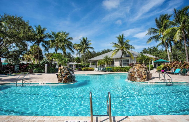 Genoa Vacation Rental: Stylish 2-BR Condo with Golf & Lake Views. Resort-Style Pool, Hot Tub, and Easy Access to Championship Golf. Minutes from Naples Beaches, 5th Avenue S, and Marco Island - Foto 20