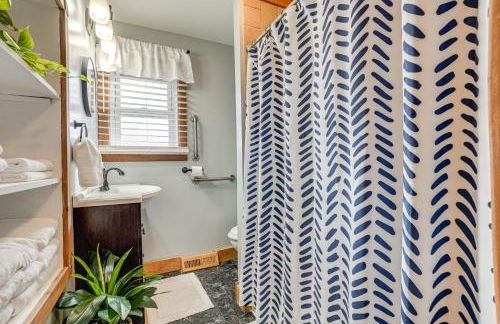 Secluded Home with Lake View in Delton! - Foto 17