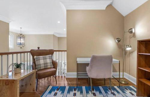 Lush Palace Has Power and Water, MTR Options - Foto 30