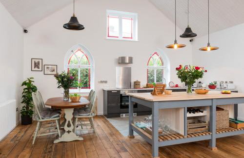 CHESTER'S ONLY TIN CHAPEL - UNIQUE, SPACIOUS 2 BEDROOMS, GARDEN AND FREE PARKING - Foto 8