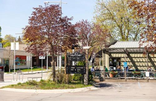 Top of The Peak: Downtown Gem! Steps to Beach - Foto 49