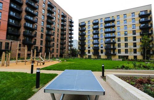 2BR Flat - Walk to Elizabeth Line - Free Parking - Foto 18