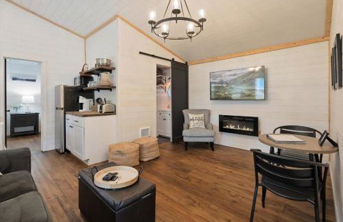 Hidden Gem Cabin in Hungry Horse, Firepit, Close to Glacier - Photo 1