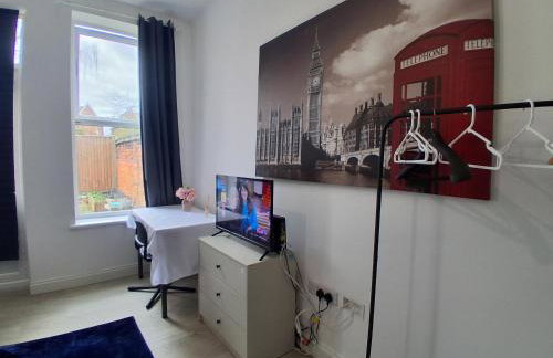 Central Bedford FREE Parking & Private Garden& Conservatory Perfect for large group of people - Foto 5