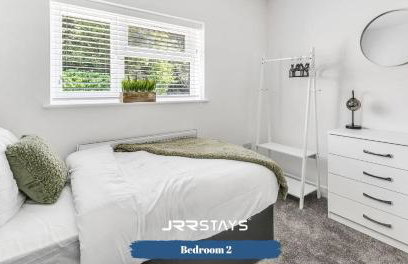 Dudley - Stylish 3 Bedroom Sleeps 6 Wi-Fi - JRR Stays - Foto 17