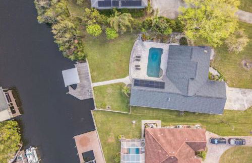 456 Stunning Canal-Front Home with Heated Pool - Foto 1