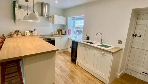 Morfarch traditional stone cottage within Conwy walls - Foto 3, dishwasher, pet friendly, toaster