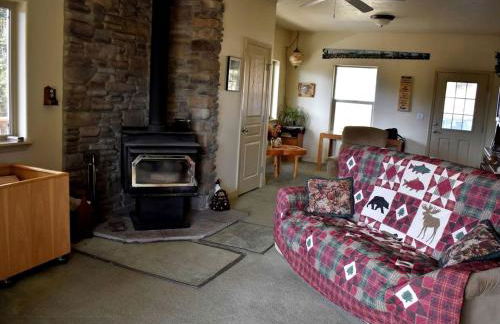 Off-The-Grid Cottage Rental with 360-Degree Mountain Views near Cascade, Idaho - Foto 7