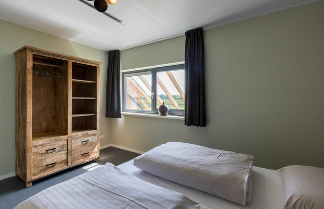 Holiday Home in Vrouwenpolder Near Beach - Photo 3